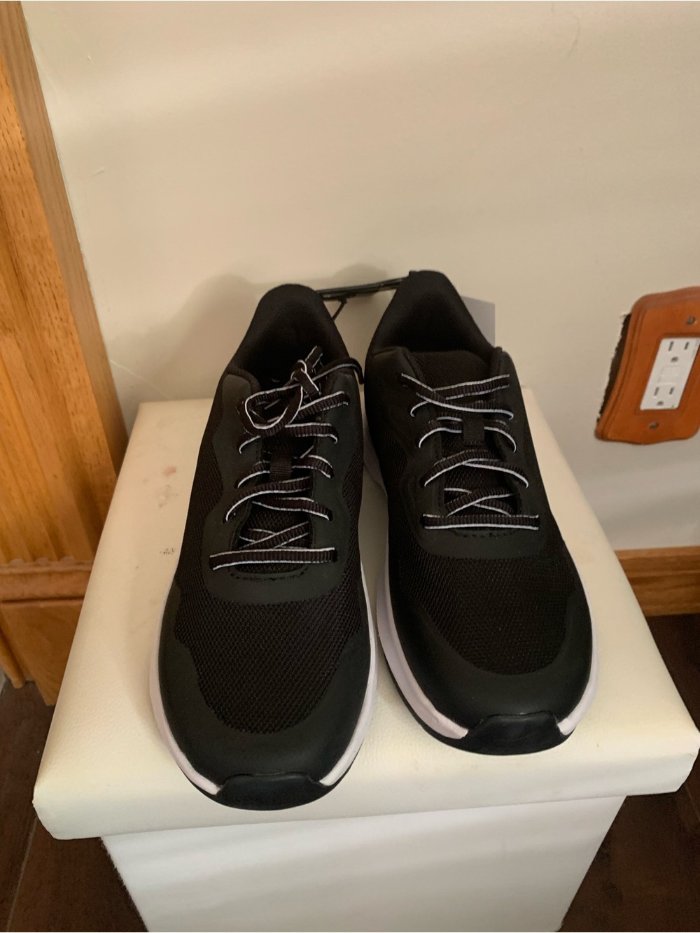 New Woman’s Athletic Works Black and White Mesh Lace-Up Sneakers. Size 6